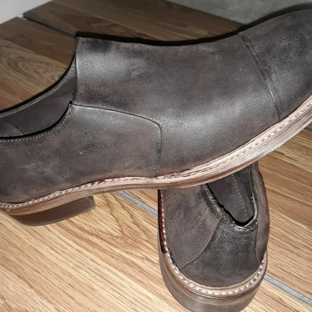 Donald Pliner mens handmade brown unfinished leather loafers. Size 10